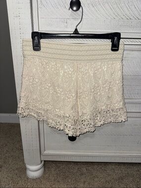 Women’s Crochet Lace Shorts in Cream